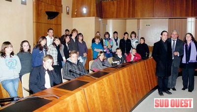 Les lycéens dans la Salle du Conseil