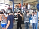 Les internes se livrent à une course de karting effrénée