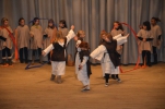 « La danse du Moyen Âge » et le chant « L’an 1000 » par les élèves de CE2-CM1