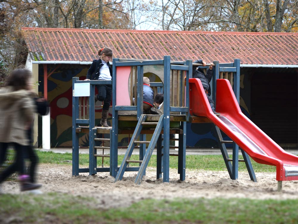 Aire de jeux à l'école Aire de jeux à l'école