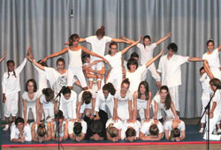 Atelier danse, atelier chant, atelier théâtre, atelier sport et participation à des spectacles, festivals et expositions